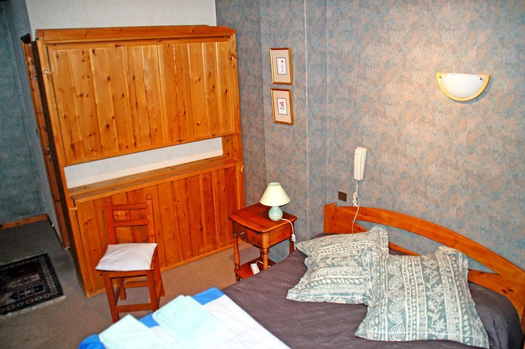 Le Relais Des Vaudois Hotel Freissinieres Room photo