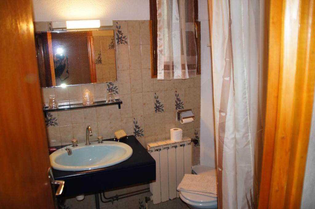 Le Relais Des Vaudois Hotel Freissinieres Room photo